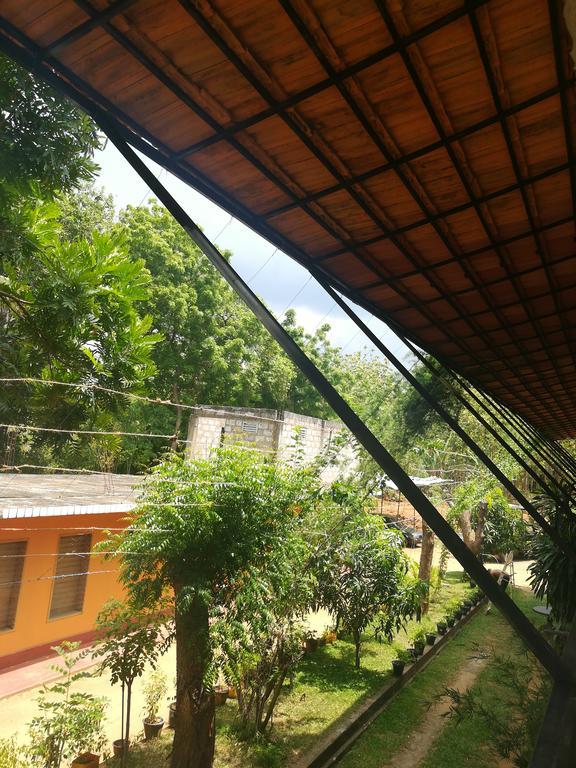 Walawe Park View Hotel Udawalawe Ngoại thất bức ảnh